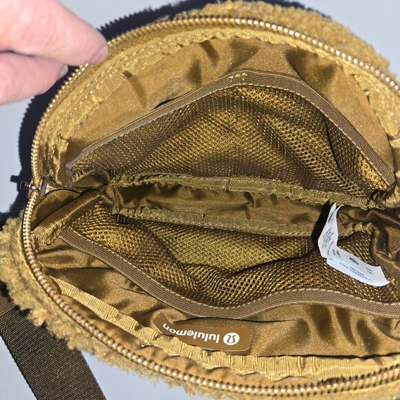LULULEMON SHERPA EVERYWHERE BELT BAG - Picture 9 of 9